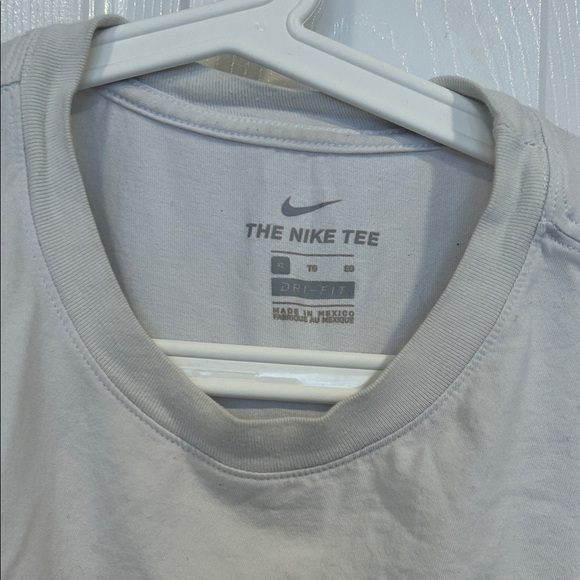 Nike Men's Soft Gray Short Sleeve Tee - Picture 2 of 3
